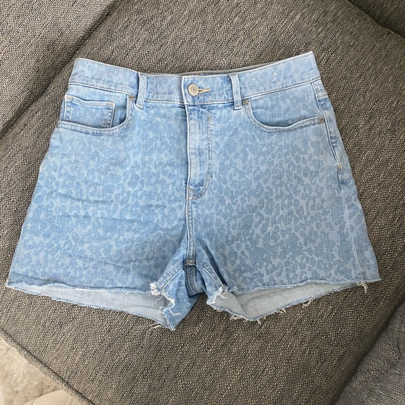 Express Pants - Express Midi High Rise jean shorts size 6